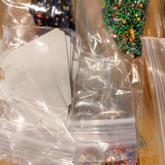 🖐️3/$15🖐️Many Beads, many colors - Picture 6 of 6